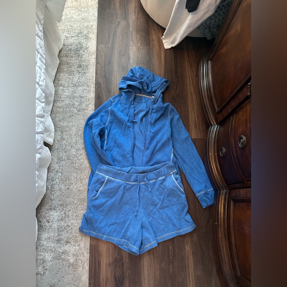 Tommy Bahama two piece zip up jacket and short set